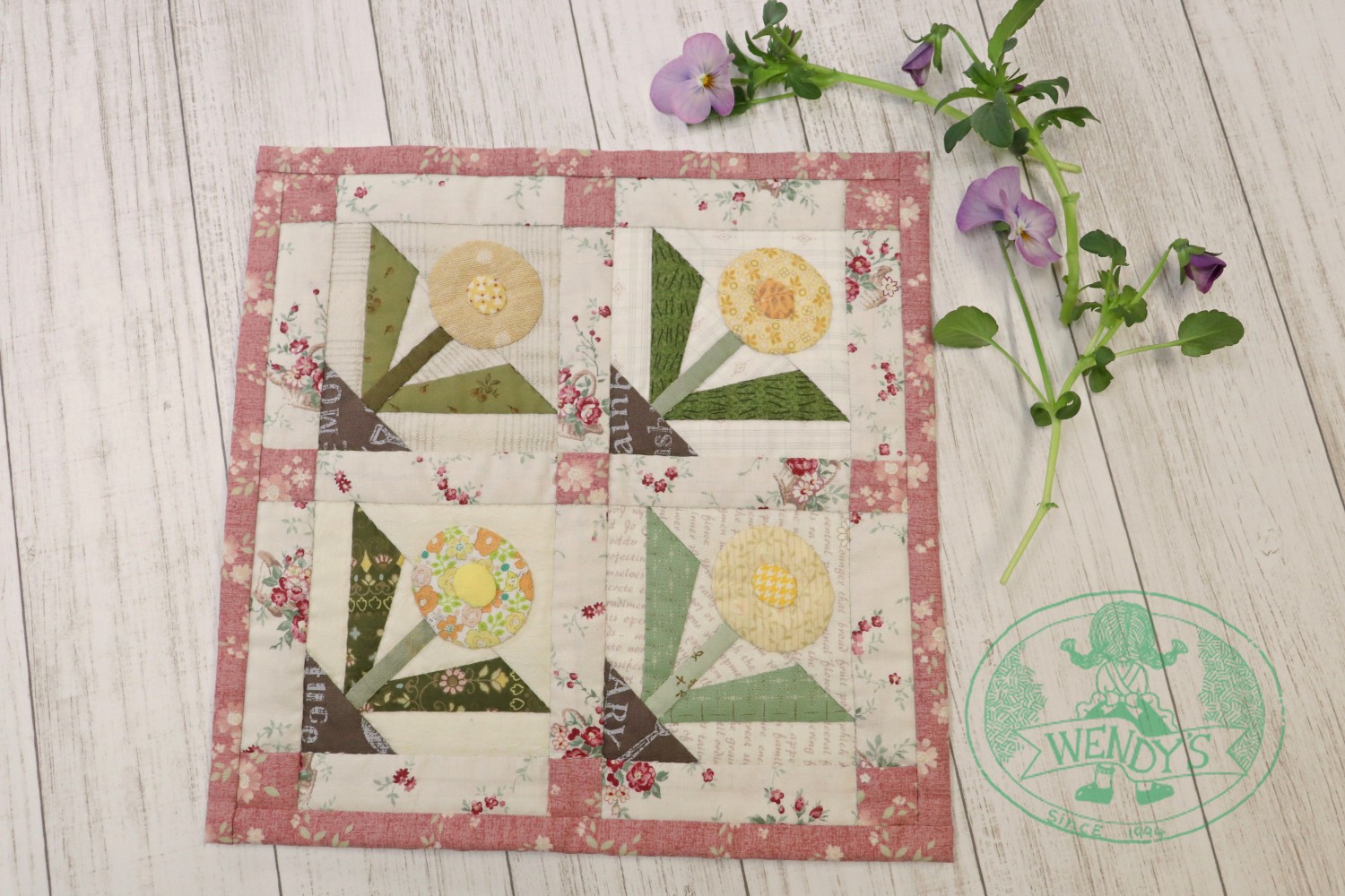 パッチワークキルト タペストリー 花のパターン - ハンドクラフト、手工芸